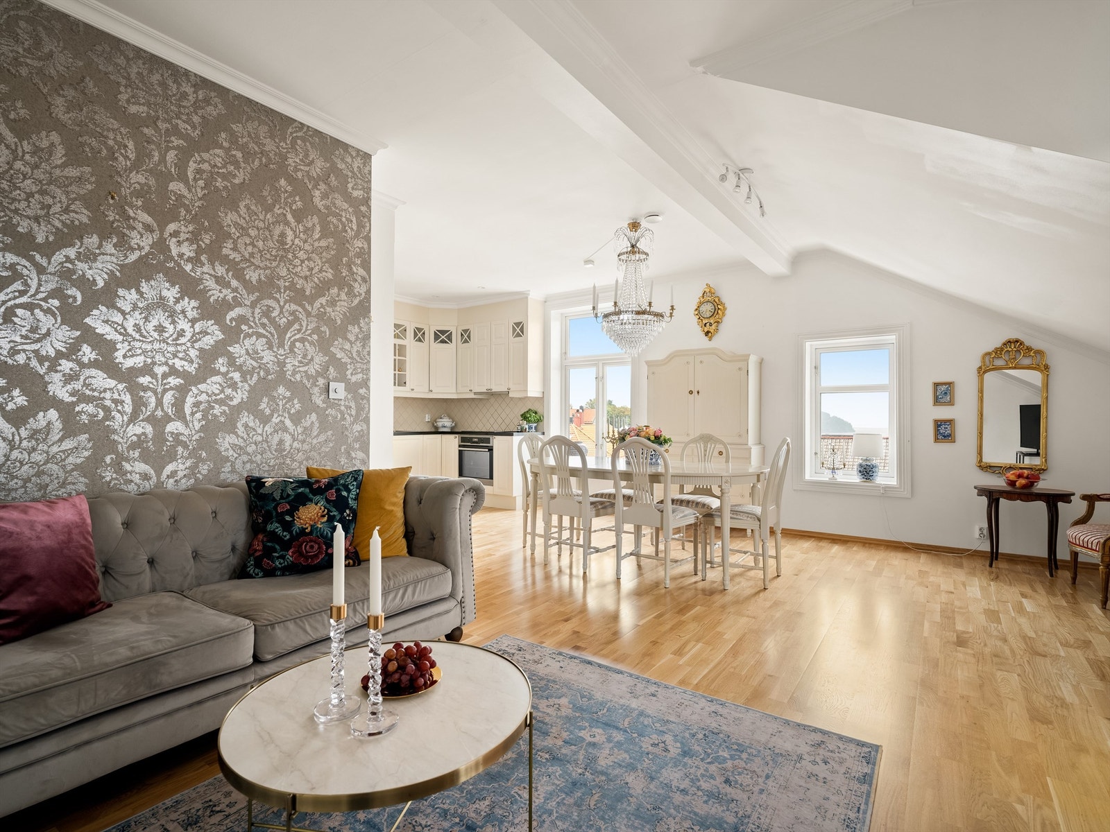 Leiligheten ble etablert ved ombygging av gården i 2008 og er i dag velholdt. Galleribilde