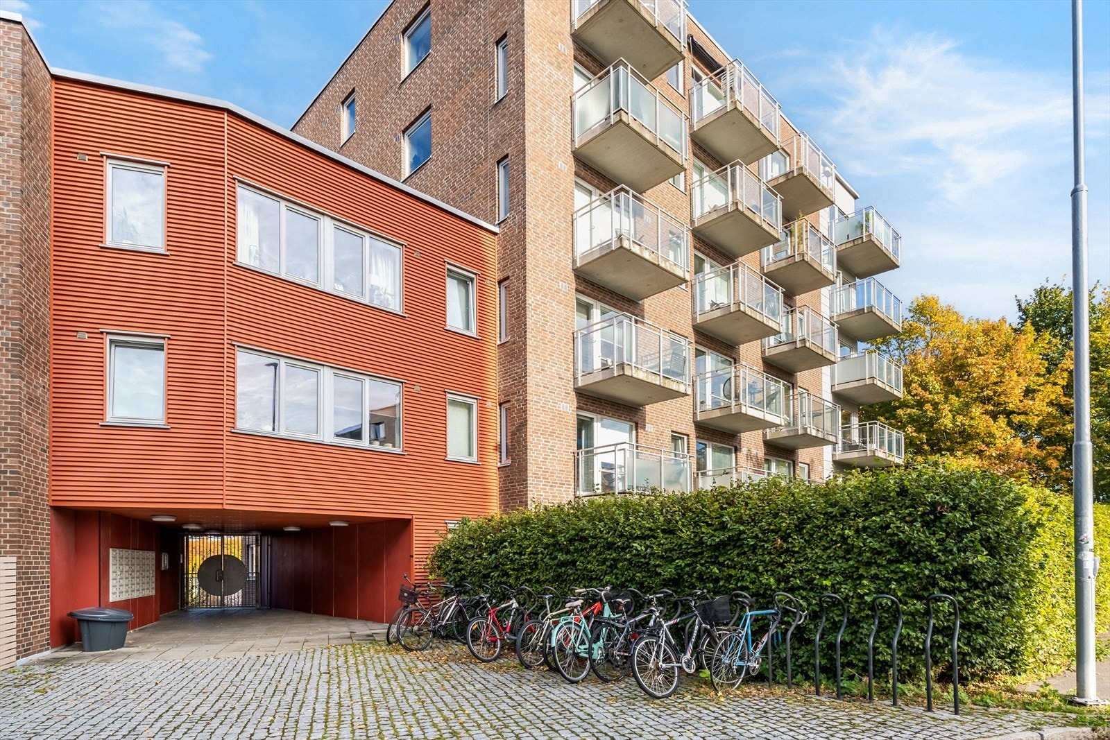 Borettslaget har noen garasjeplasser som kan leies, og interesserte bes henvende seg til styret for å sette seg på venteliste Galleribilde