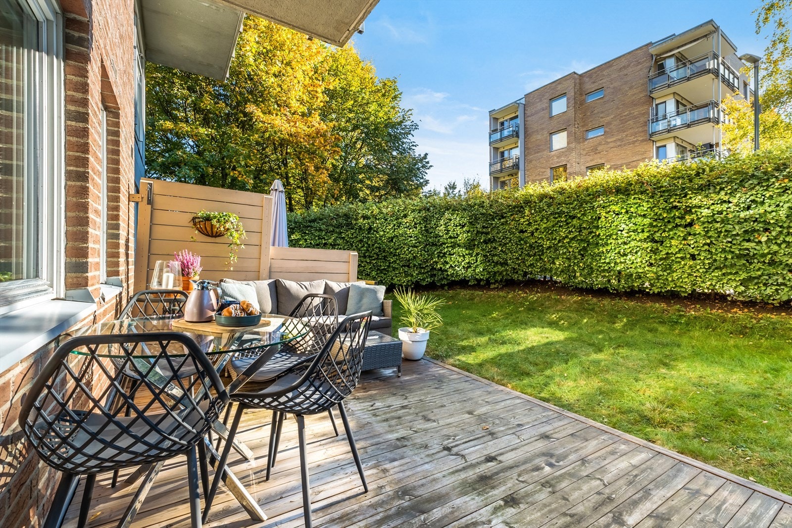 I kort gangavstand fra boligen har du bla. bussholdeplass med buss nr, 37, 51 og 54 Galleribilde