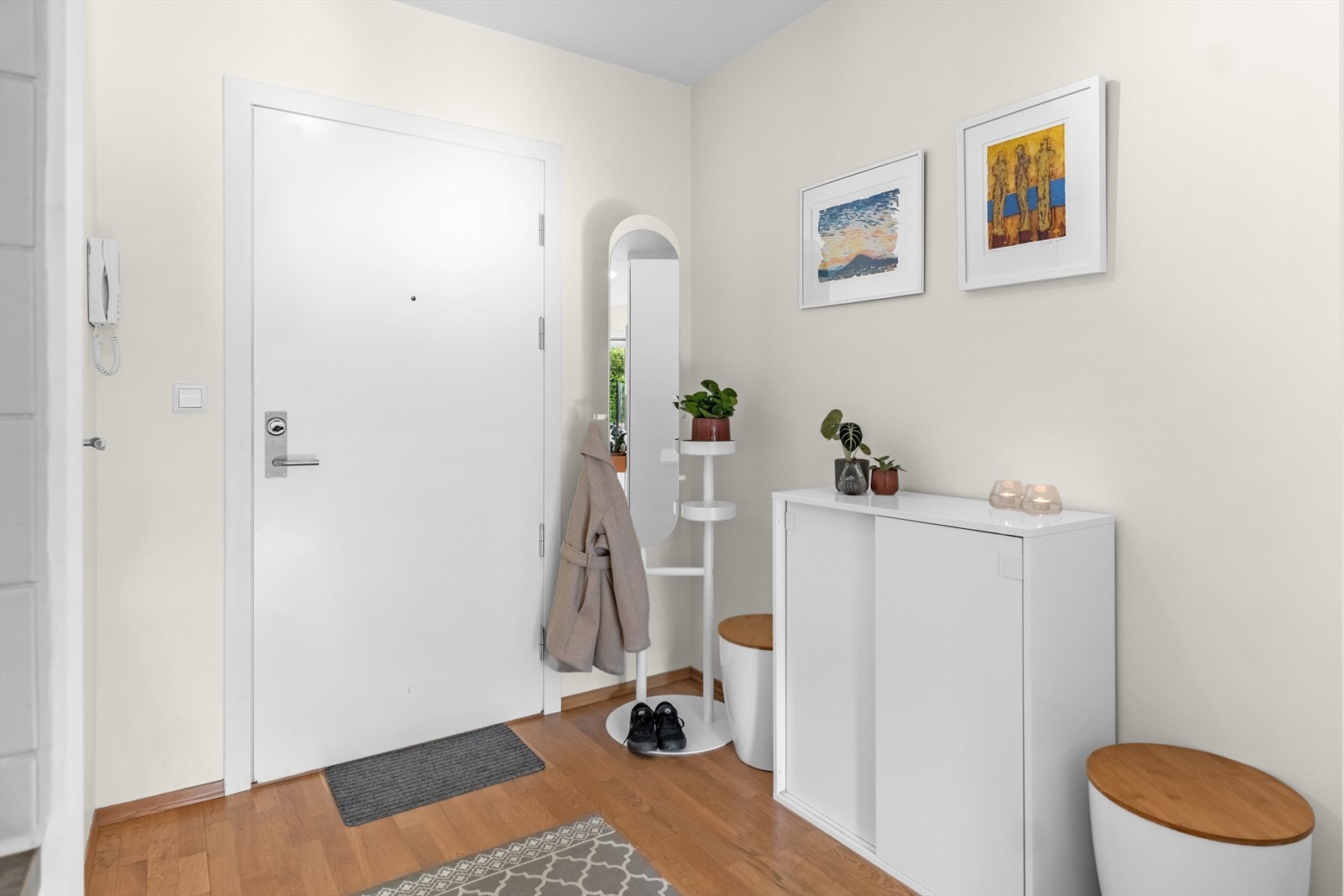 Kabel-tv og internett er inkludert i felleskostnadene på kr 2 658,- pr mnd Galleribilde