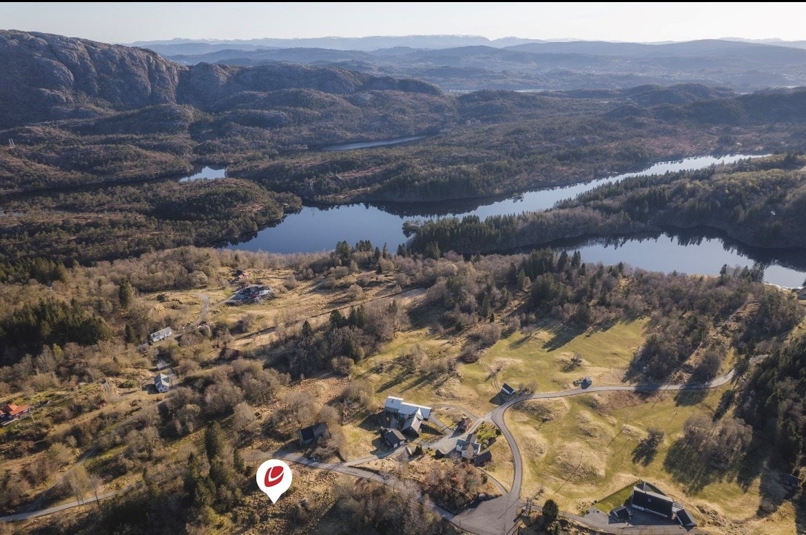 Pilen viser sikra hvor tomten er Galleribilde