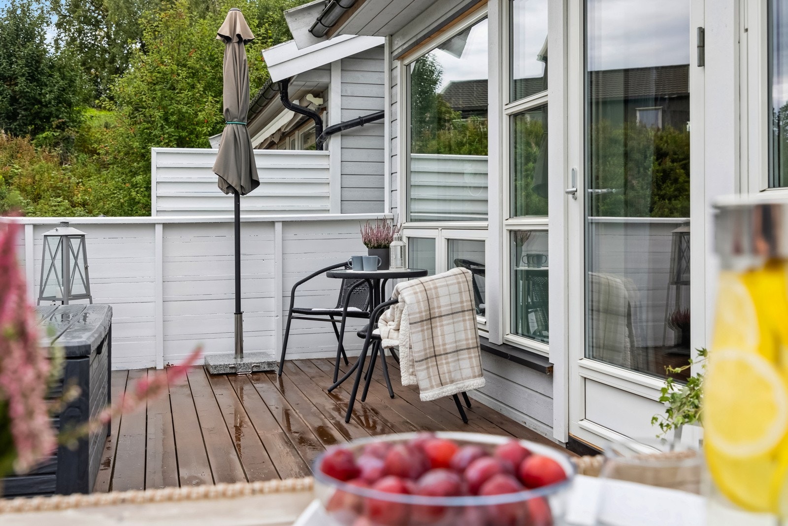 Fra stuen er det utgang til en større balkong. Galleribilde