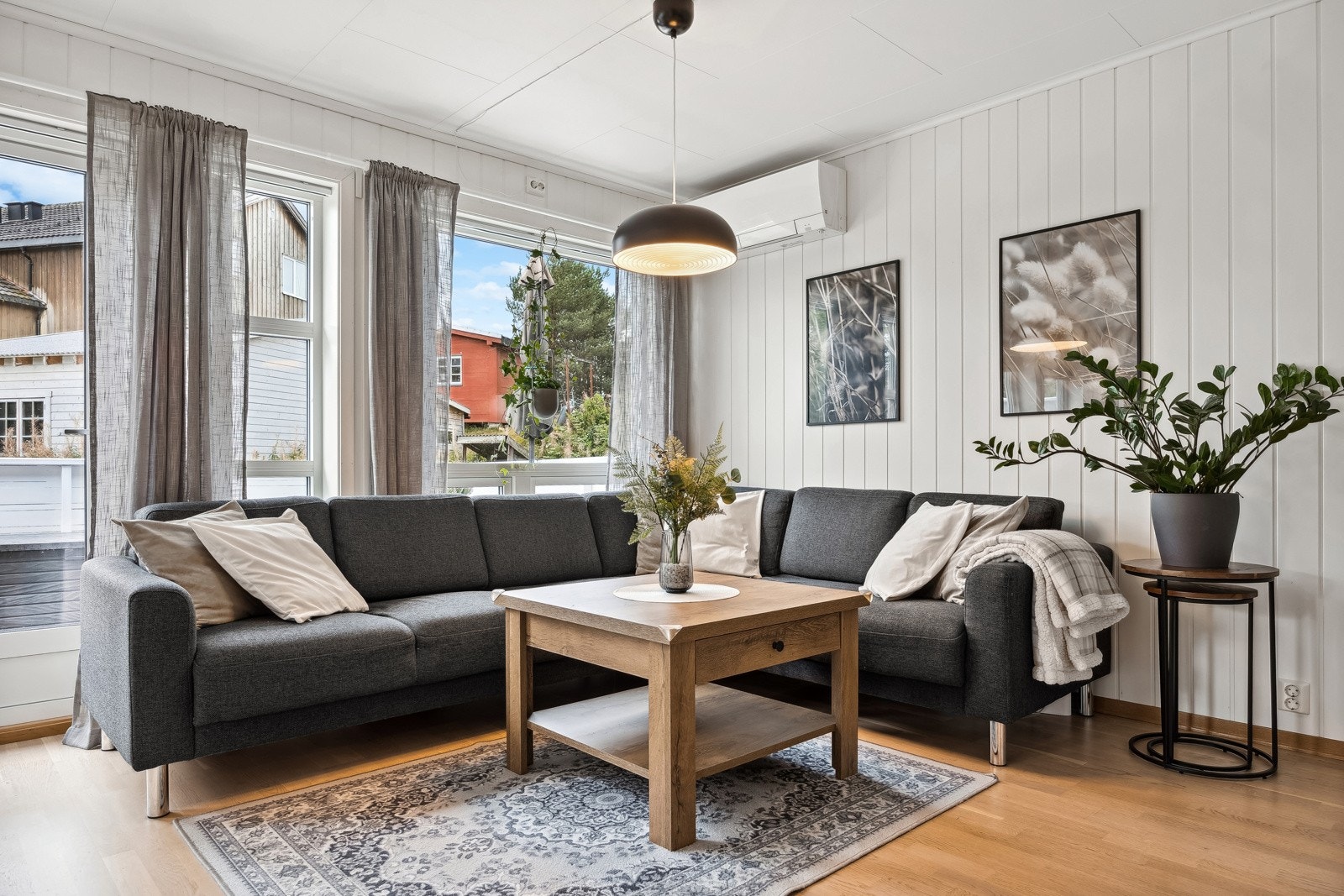 Leiligheten oppleves som lys og luftig. Galleribilde