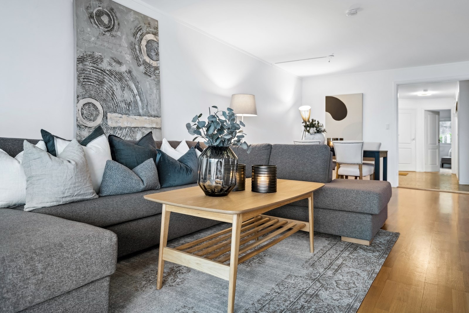 Her er det god plass til sittegruppe med tilhørende møblement Galleribilde