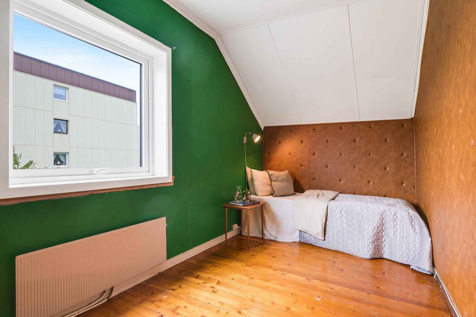 Dette rommet i 2. etasje ble benyttet av selger som soverom. Det foreligger ikke plantegning for rommene i 2. etasje da disse ikke foreligger hos offentlige myndigheter. Galleribilde