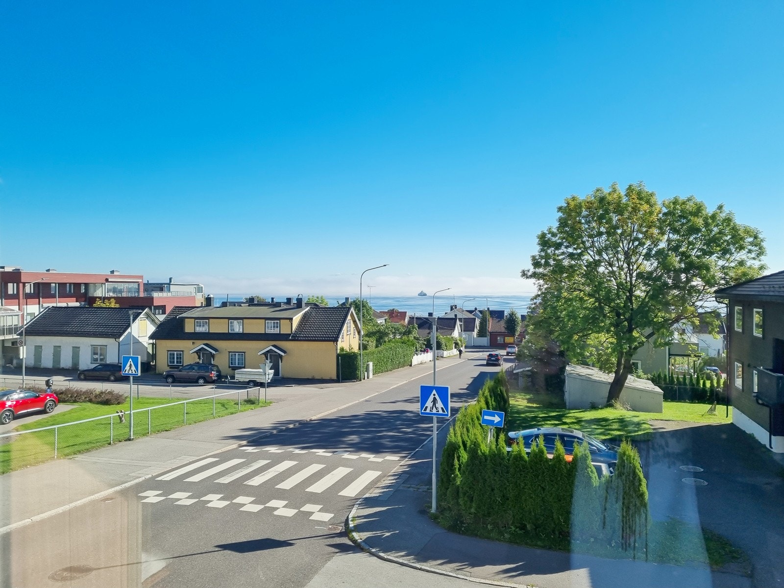 Fra boligen er det flott utsyn og noe utsikt utover Oslofjorden. Galleribilde