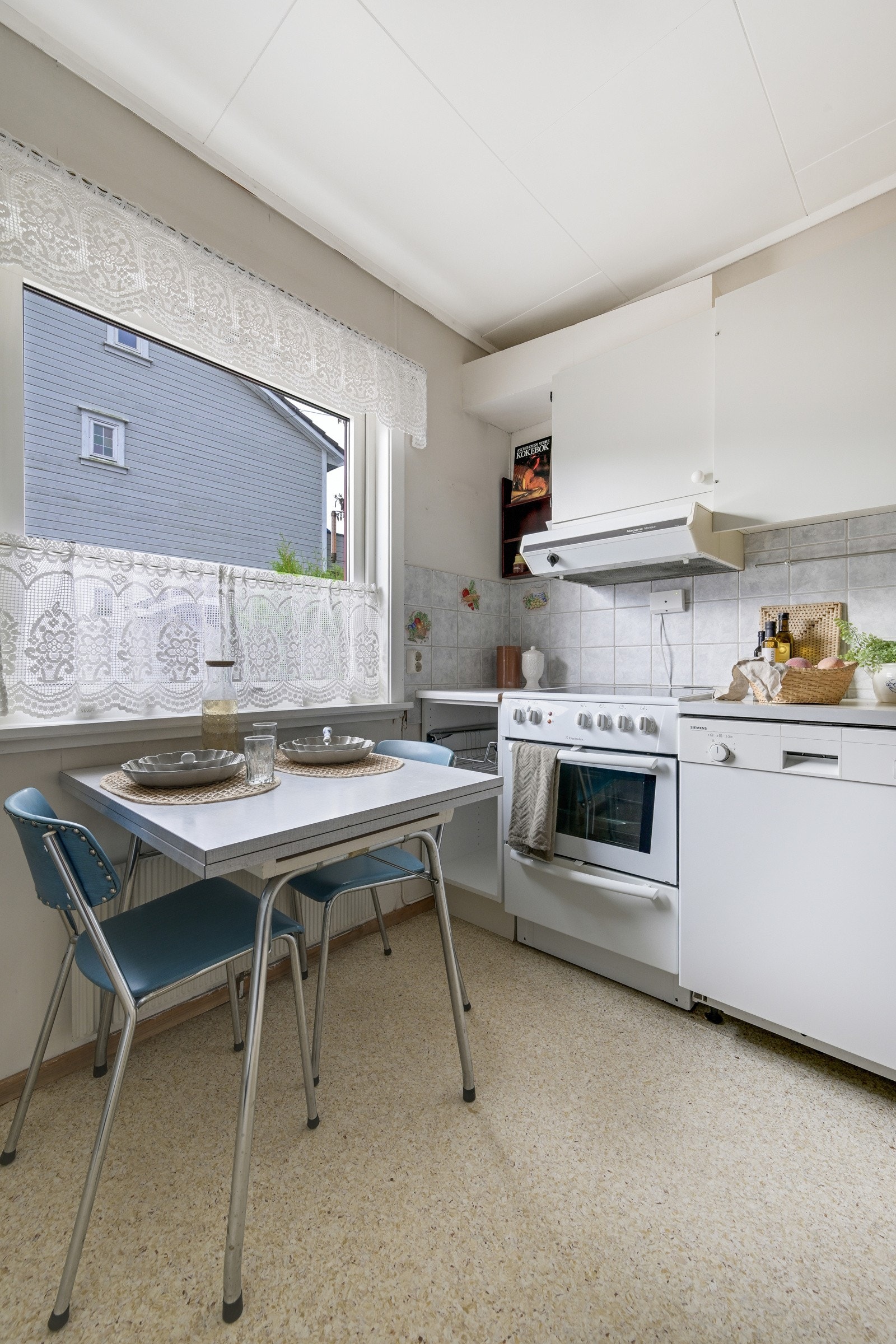 Koselig å innta dagens første måltid ved vinduet. Galleribilde