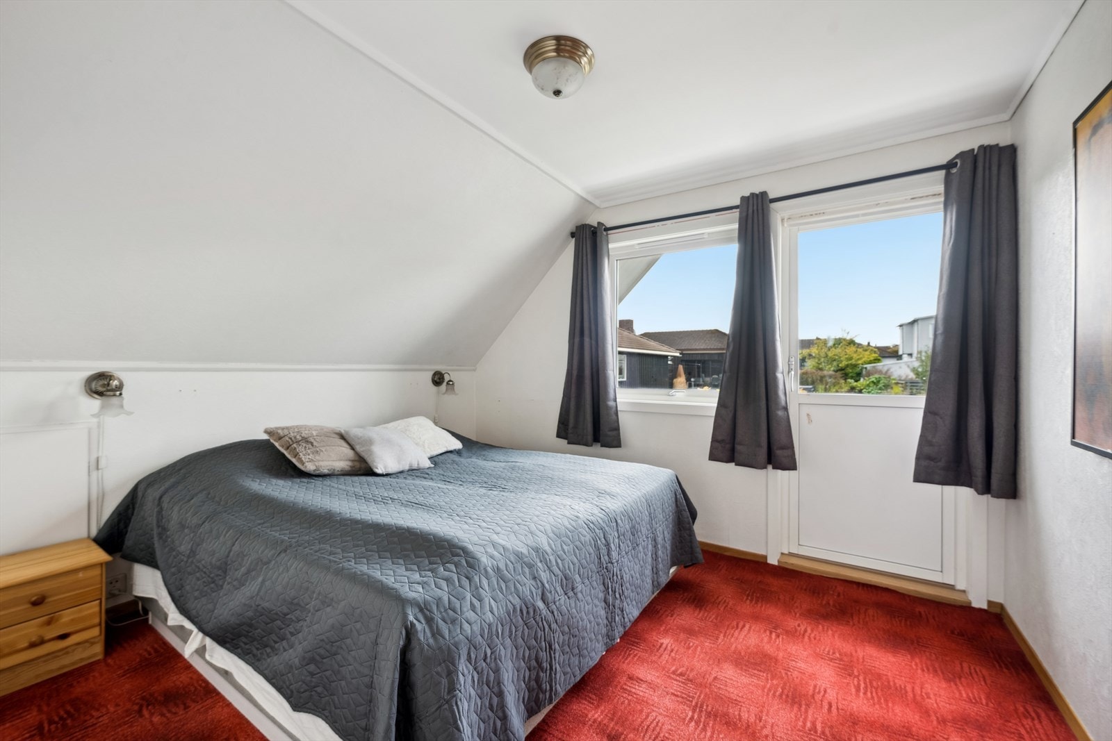 Hovedsoverom med utgang til balkong. Galleribilde