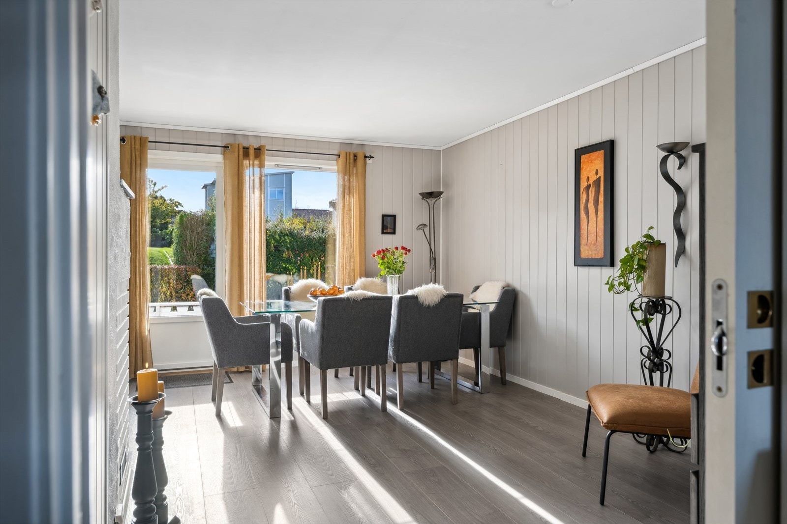 Spisestue/stue Galleribilde