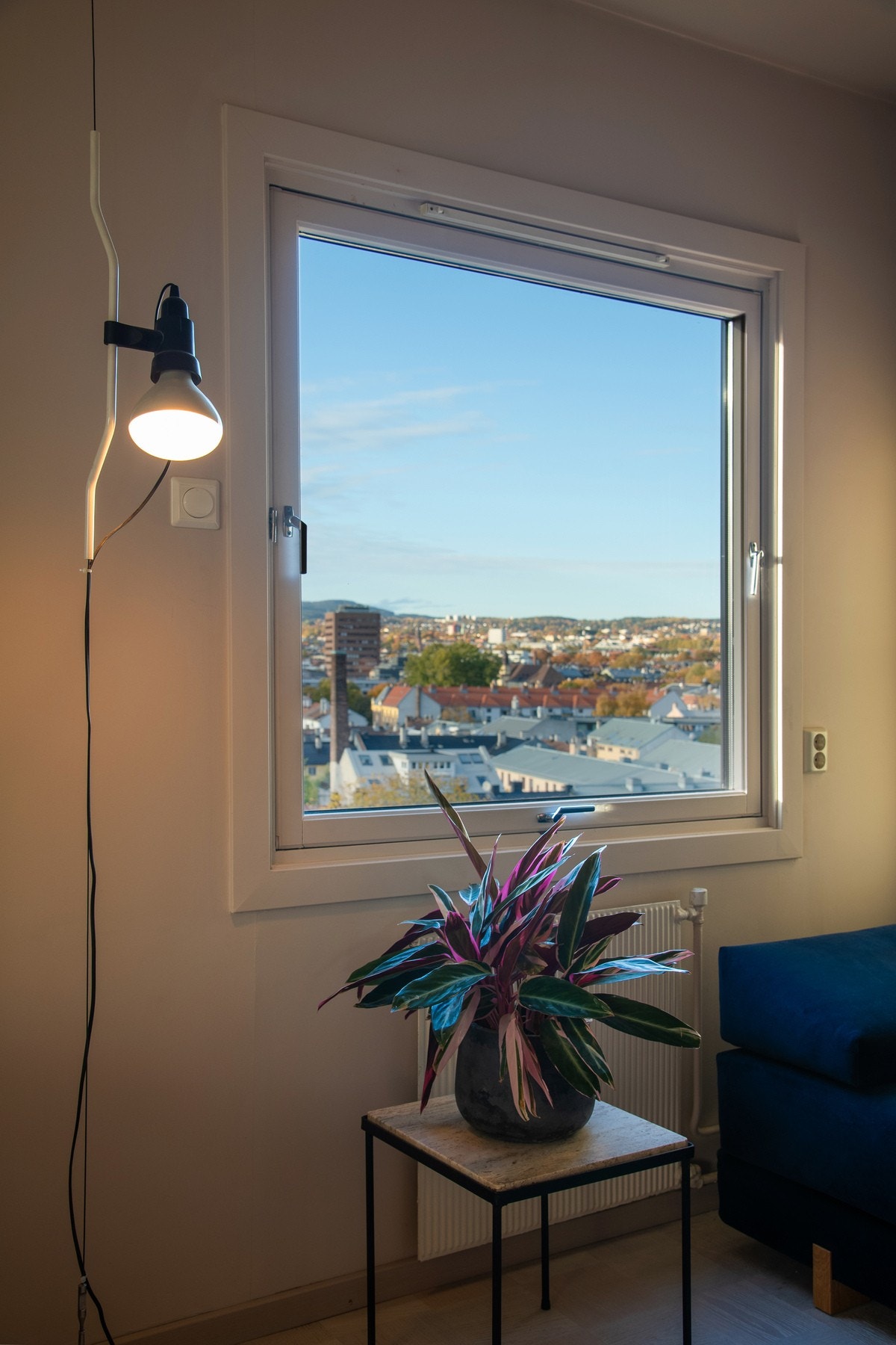 Godt med lysinnslipp inn i soverom 2, samt at du får flott utsyn. Galleribilde