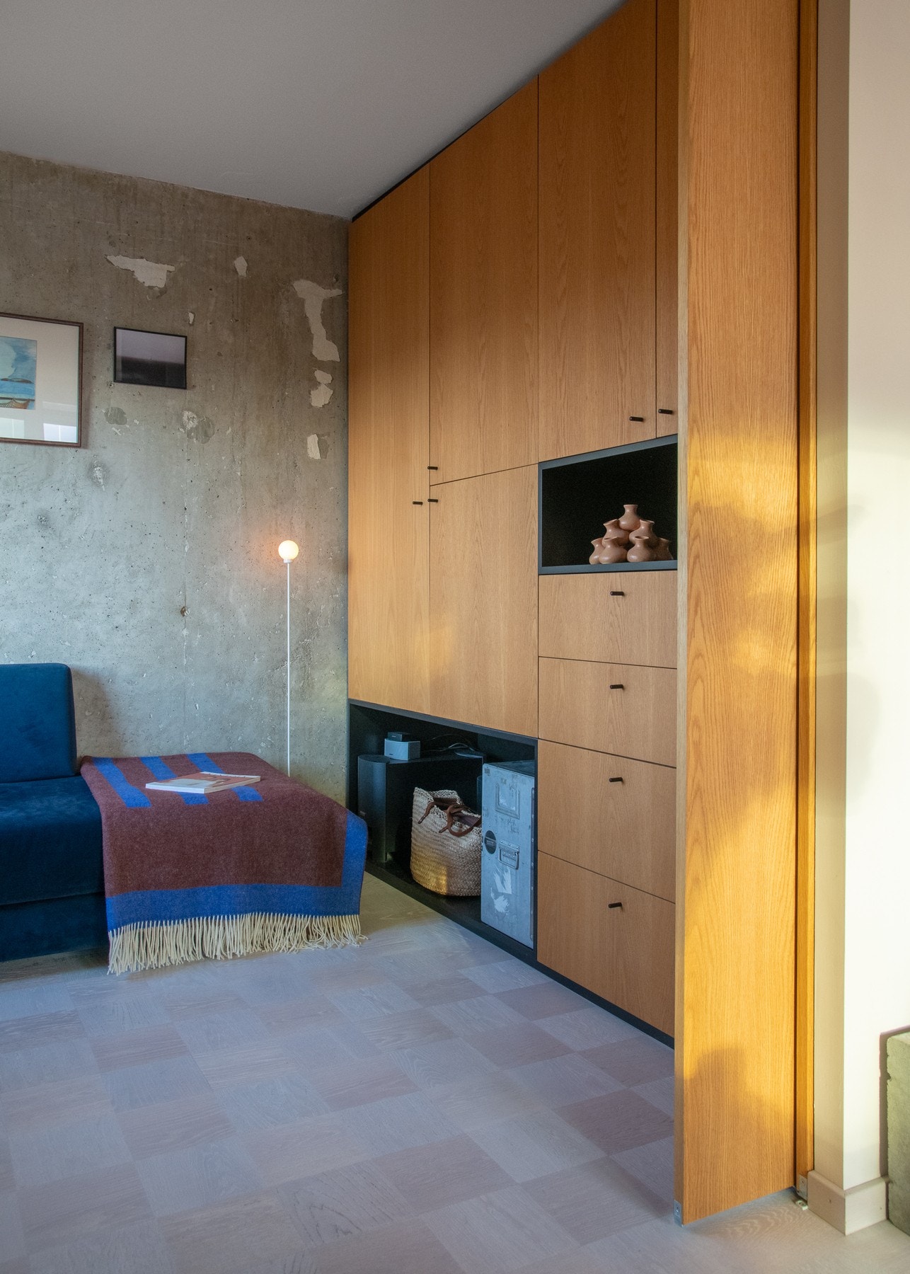 Skyvedørene inn til soverom 2 gir fleksibilitet, slik at du enkelt kan tilpasse bruken av rommet etter behov. Galleribilde