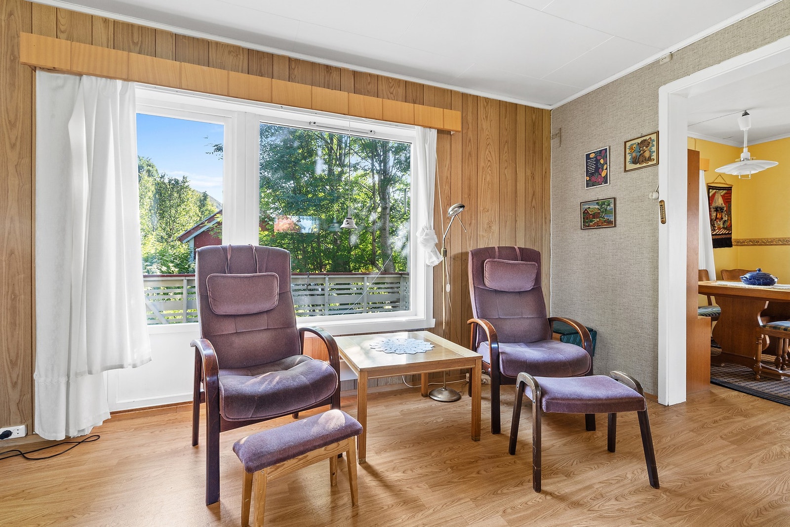 Stuen med utgang til balkong Foto: Fodro Galleribilde