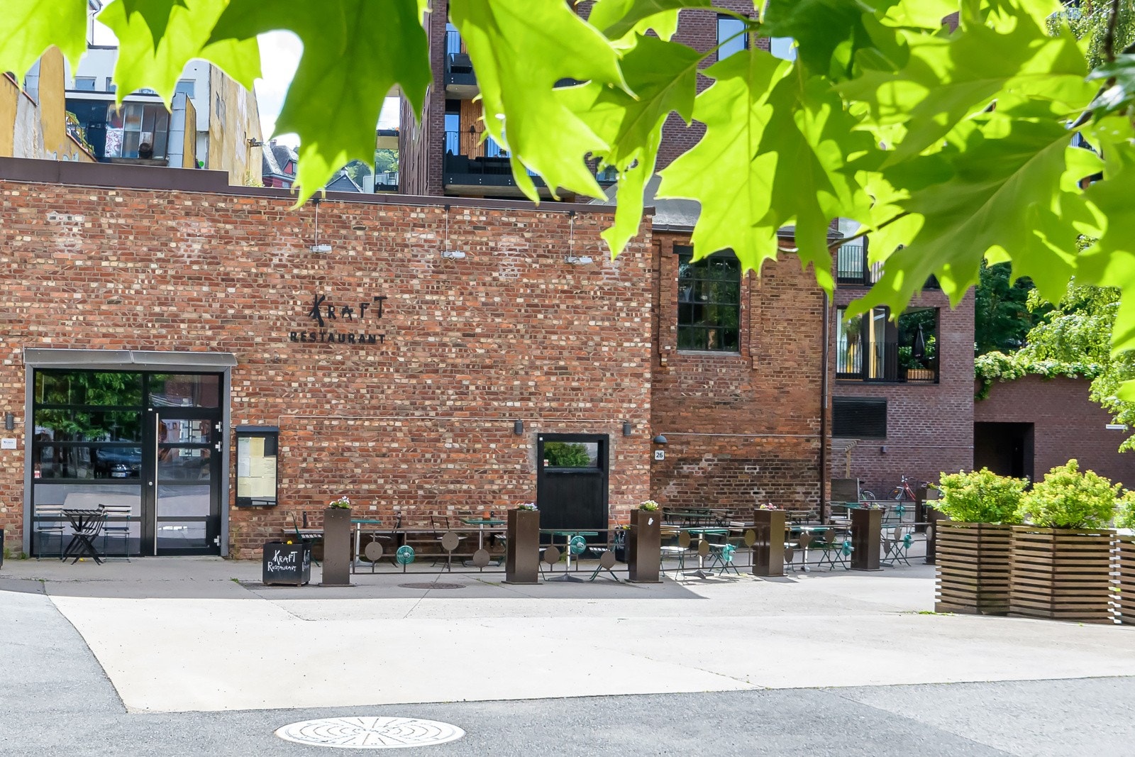 Kraft er nabolagsrestauranten med koselig uteservering. Galleribilde
