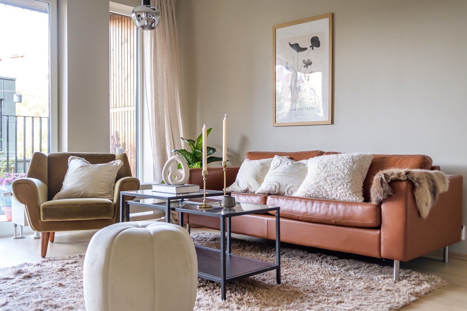 God plass til sofagruppe og stuebord. Galleribilde