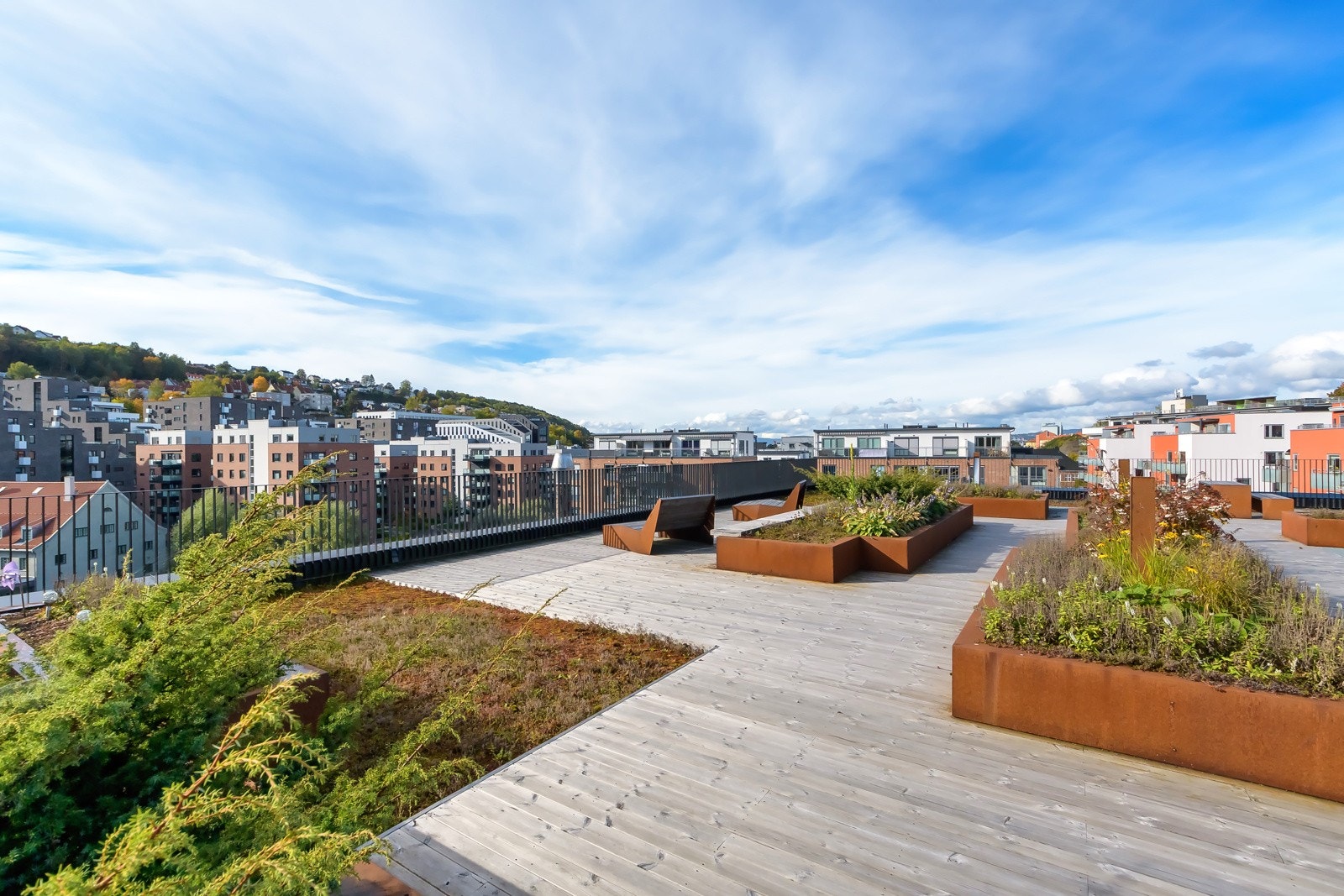 Leiligheten har tilgang til felles takterrasse med nydelig utsikt og solforhold. Galleribilde