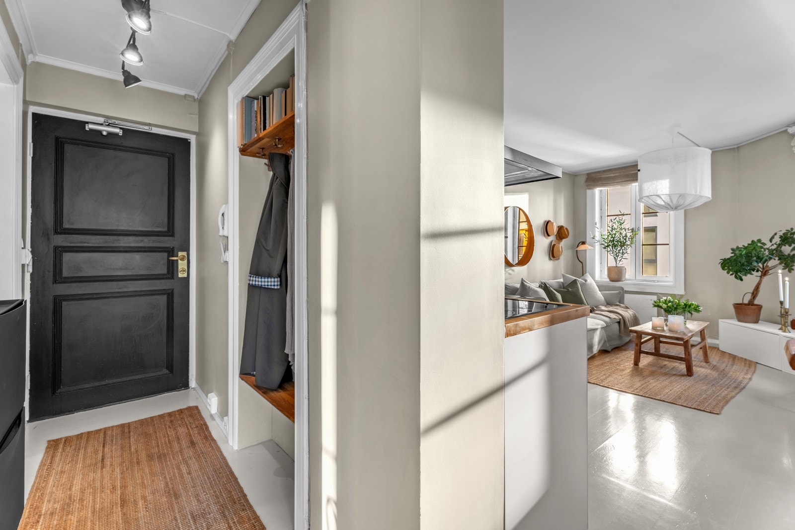 I hjertet av boligen er en hyggelig gang. Galleribilde