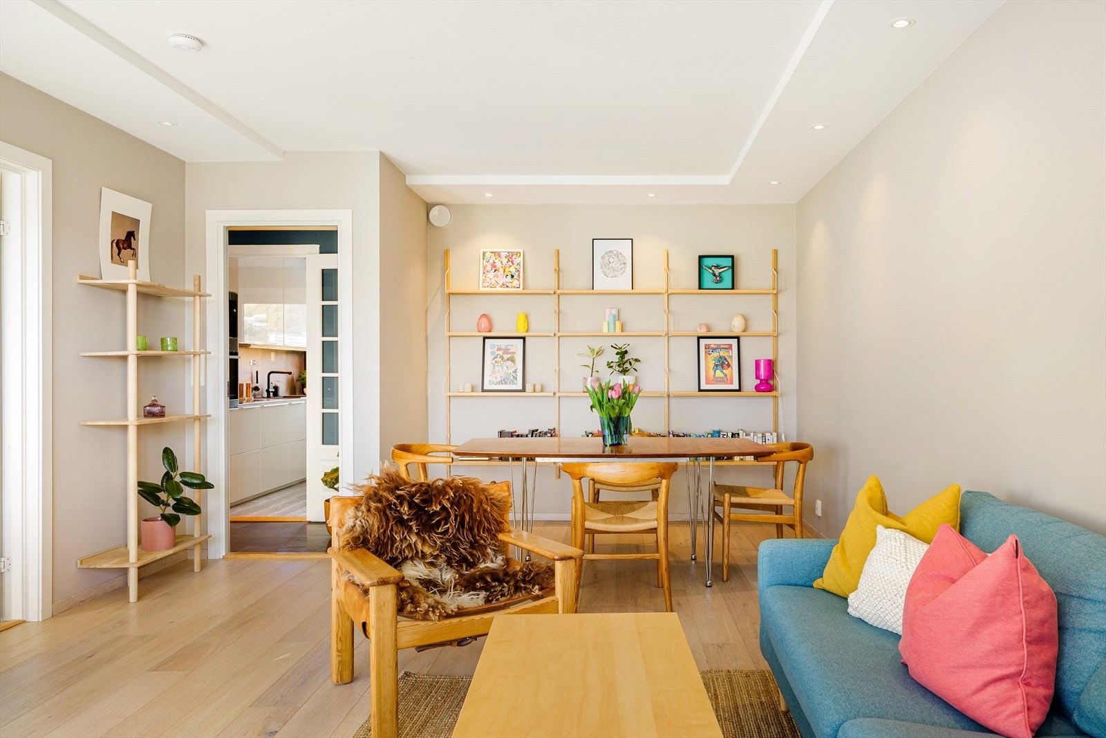 Her er det god plass til å møbelere med både sofakrok og spisestue Galleribilde