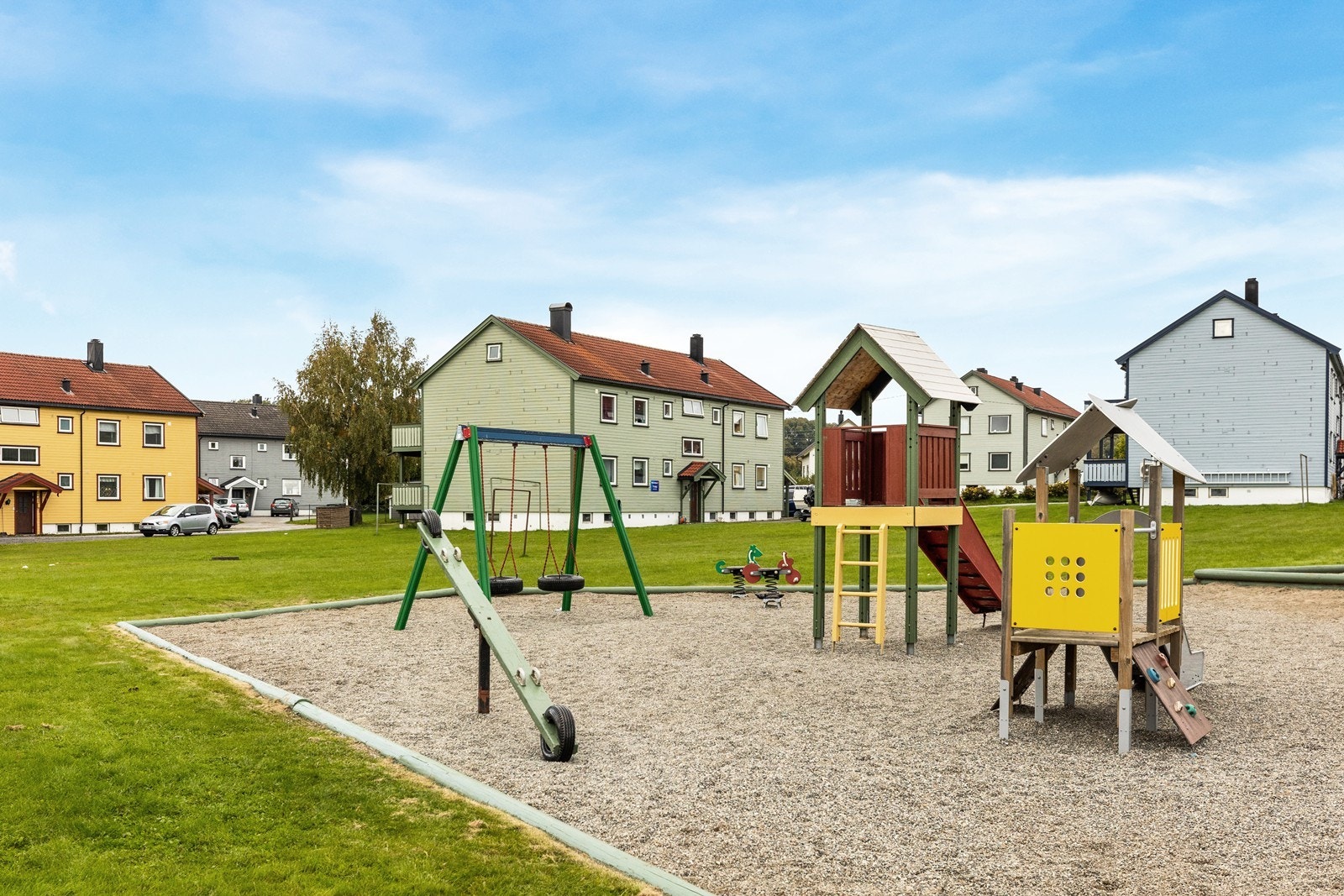 Hyggelig lekeplass på borettslagets fellestomt Galleribilde