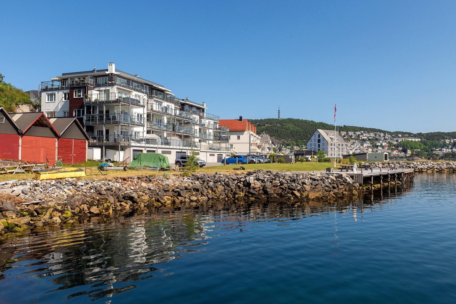 Fasade av sameiet sett fra sjøsiden Galleribilde