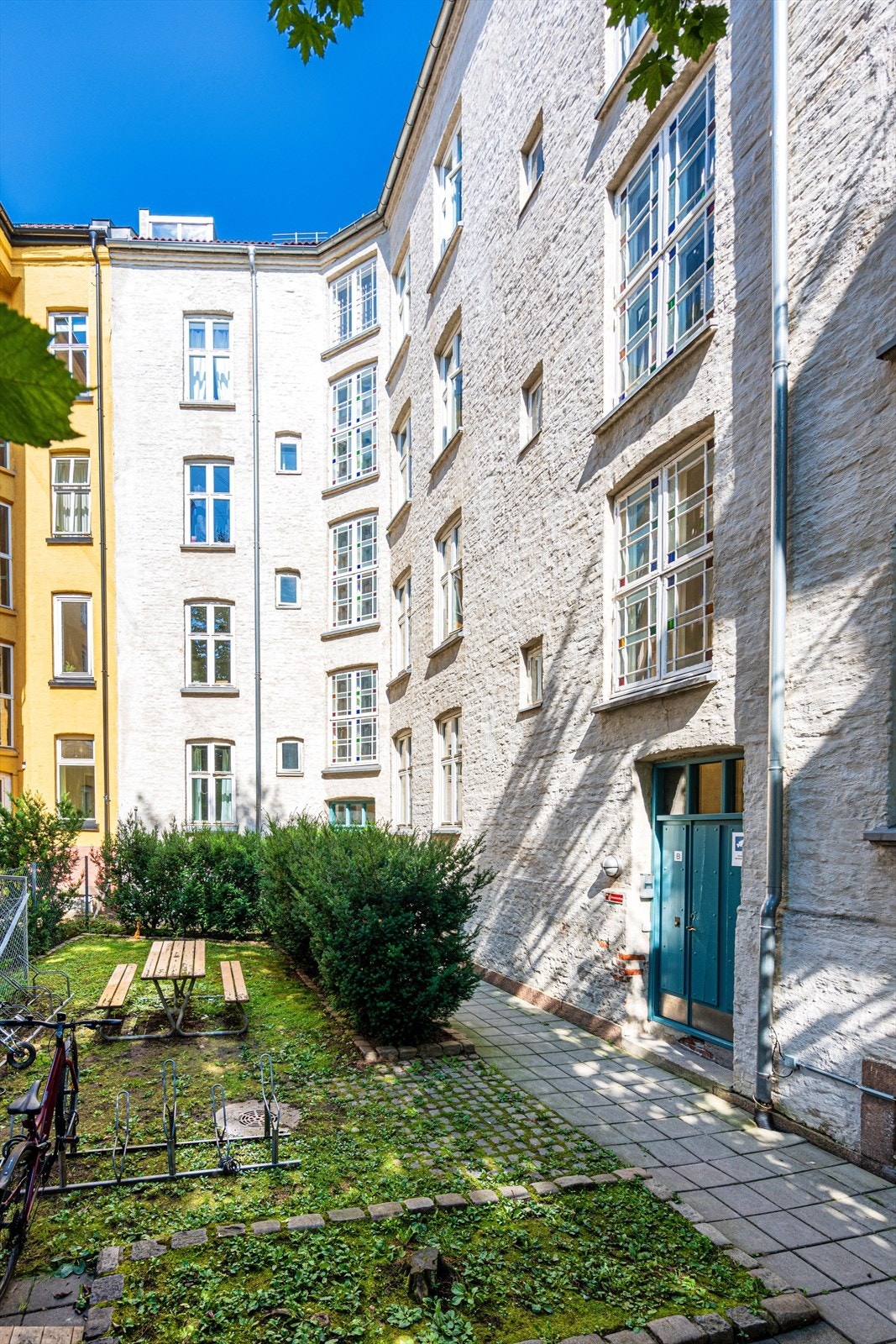Borettslagets bakgård. Galleribilde