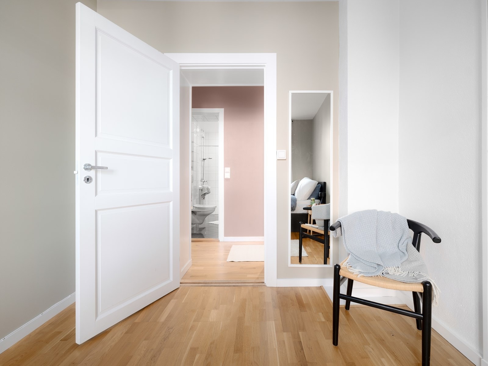 De lyse overflatene gjør det enkelt å innrede etter eget ønske og behov. Galleribilde