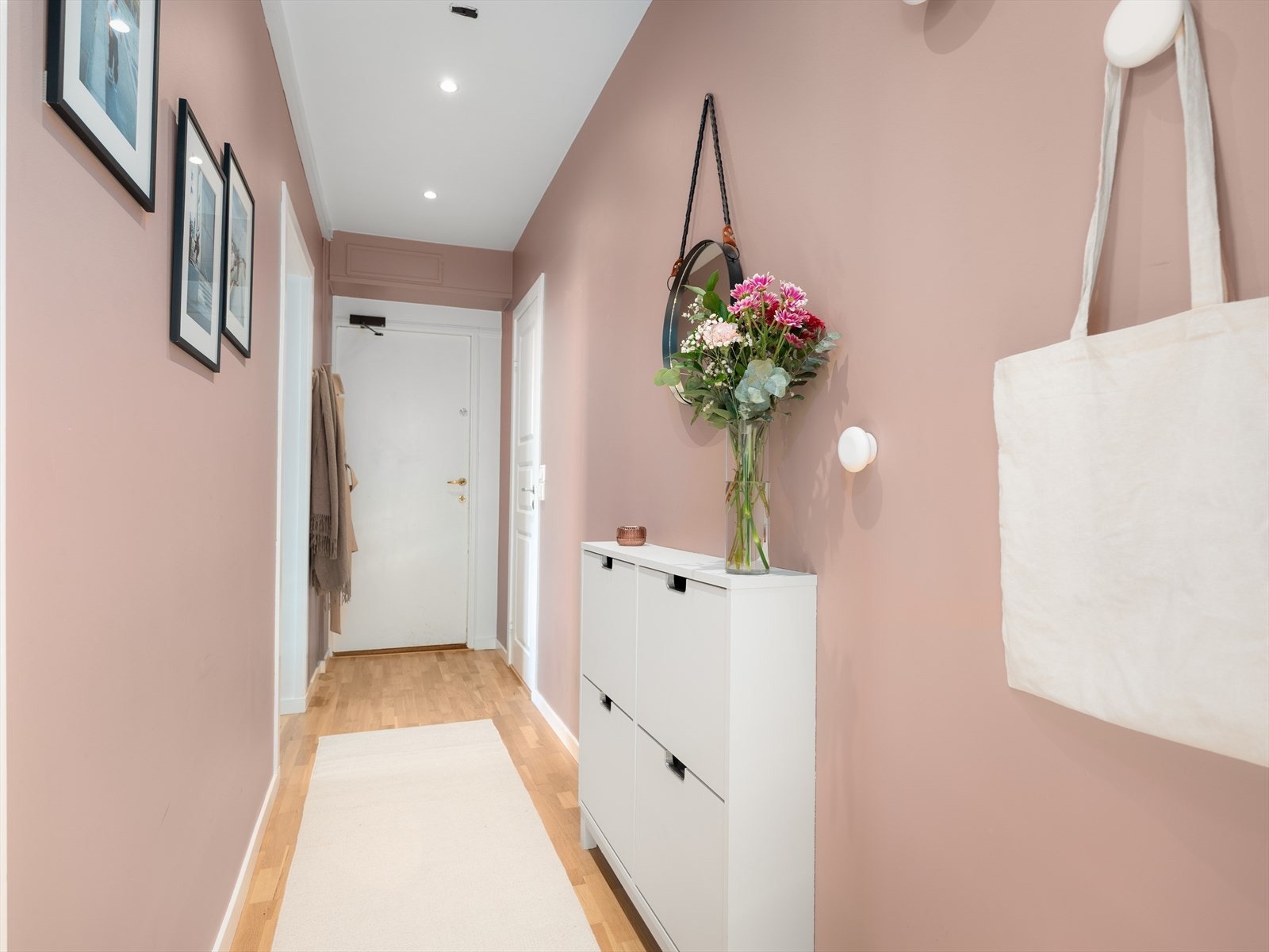 En hyggelig entré ønsker deg velkommen inn. Galleribilde