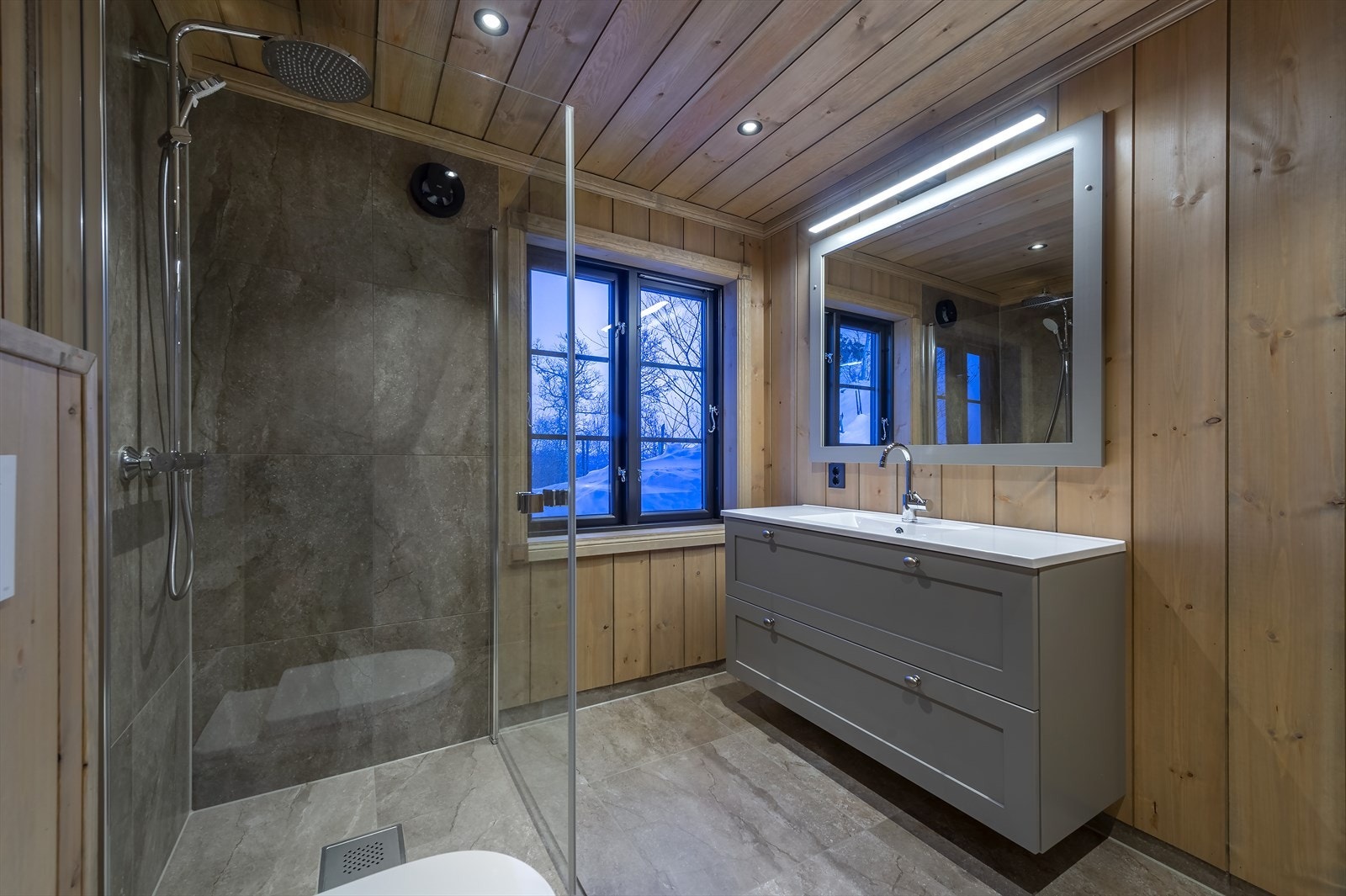 Bad 1 (1. etasje) Galleribilde