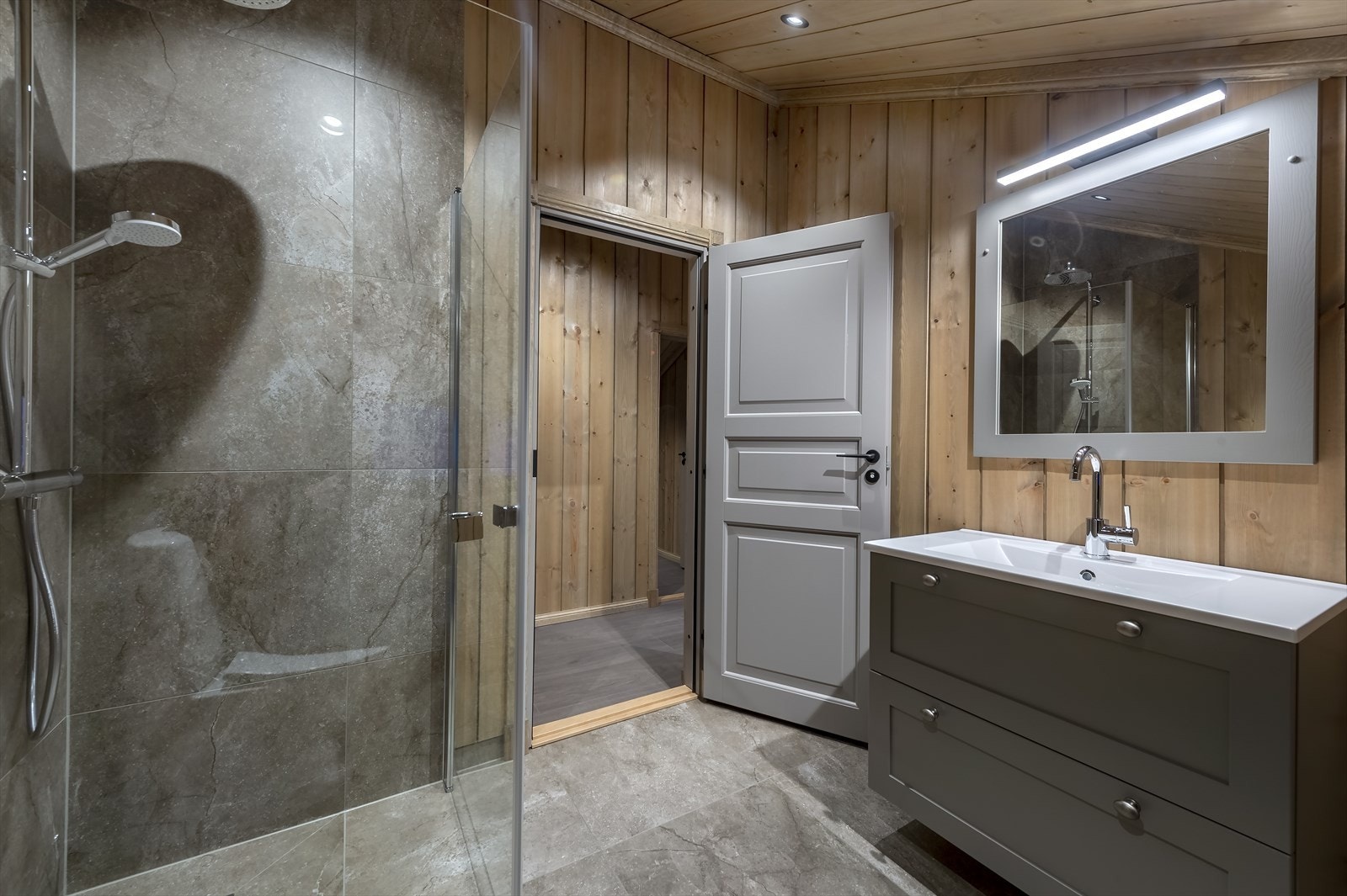 Bad 2 (2. etasje) Galleribilde