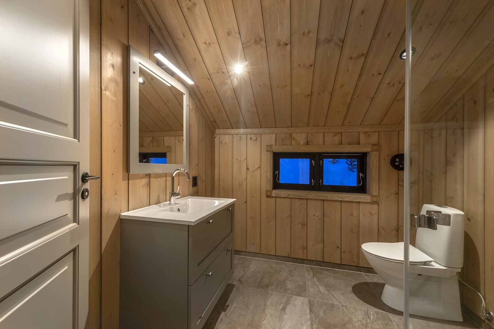 Bad 2 (2. etasje) Galleribilde