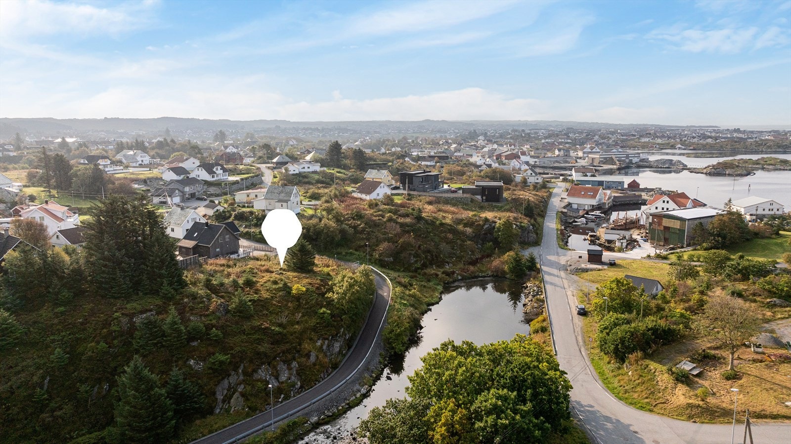 Det er gitt igangsettingstillatelse til oppføring av funkisbolig over to plan på gnr. 11 bnr. 152 (se tegninger vedlagt i salgsoppgaven) Galleribilde