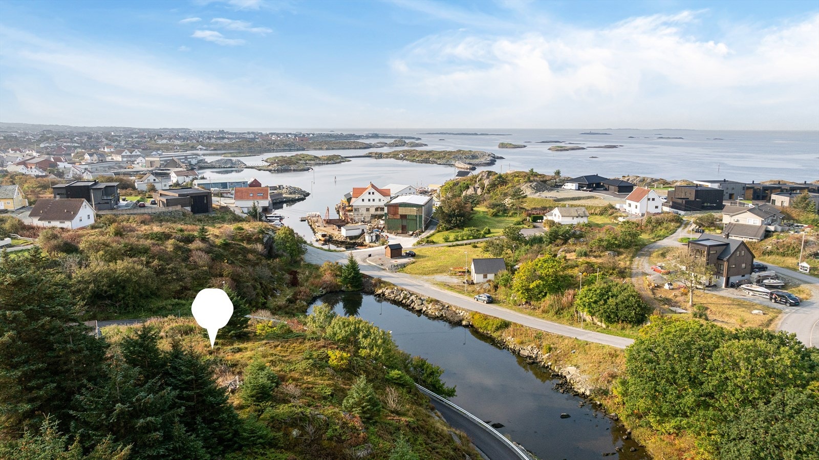 Tomtene ligger fint til på høyde med flott utsikt Galleribilde