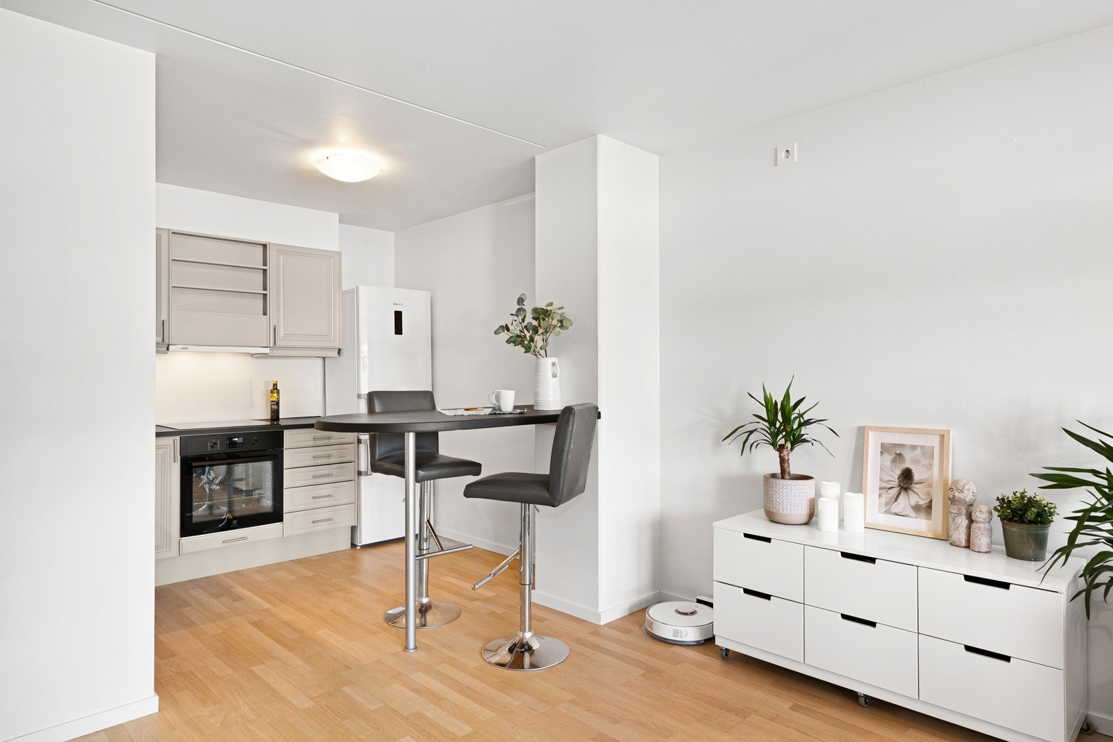 Stue med adkomst fra entré Galleribilde