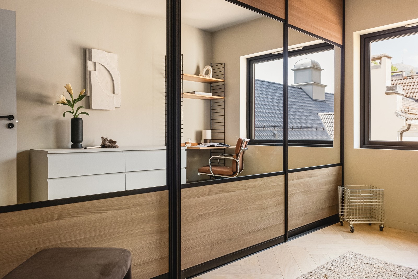 God plass til tøy i innebygget garderobe. Galleribilde