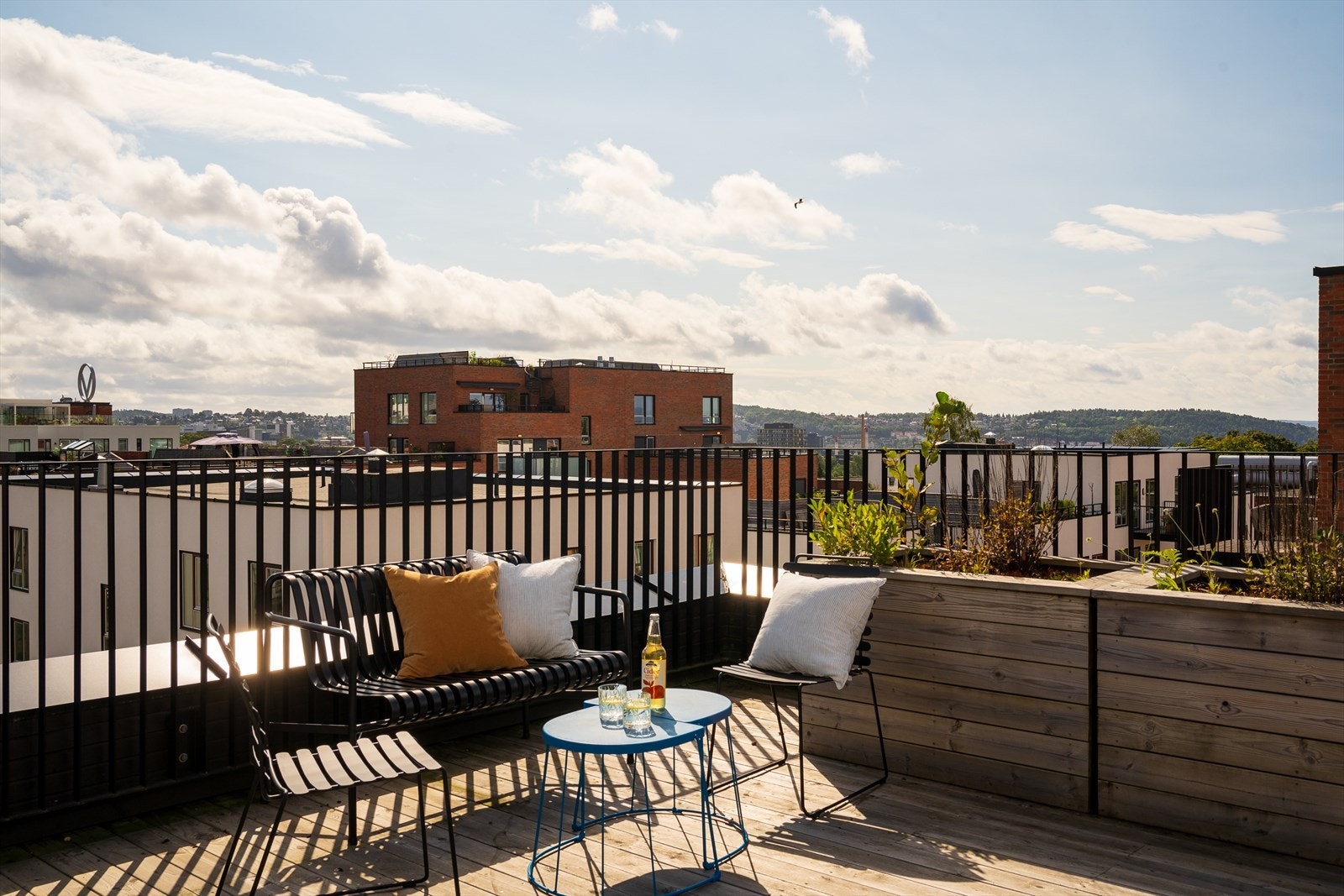 I 5.etasje finner du en felles takterrasse hvor du kan du nyte supre solforhold og fin utsikt. Galleribilde