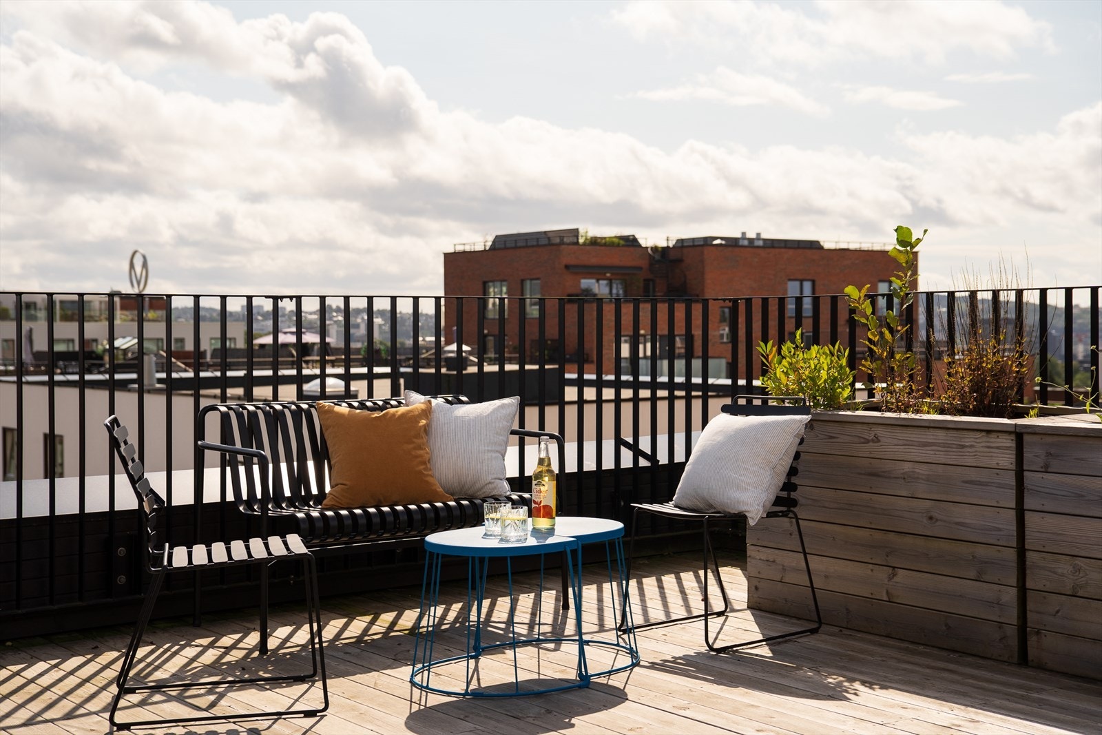 I 5. etasje finner du en fantastisk takterrasse med fin utsikt, hengekøyer og møbler hvor du kan slappe av på solfylte dager. Galleribilde