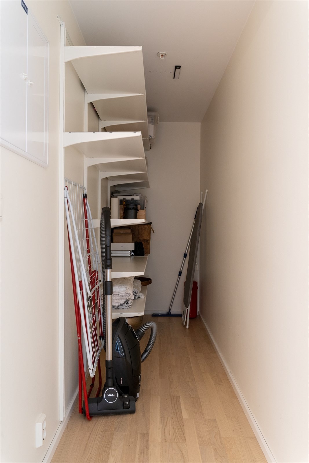 I tillegg har boligen en innvendig bod med god plass for oppbevaring til ekstra utstyr! Galleribilde
