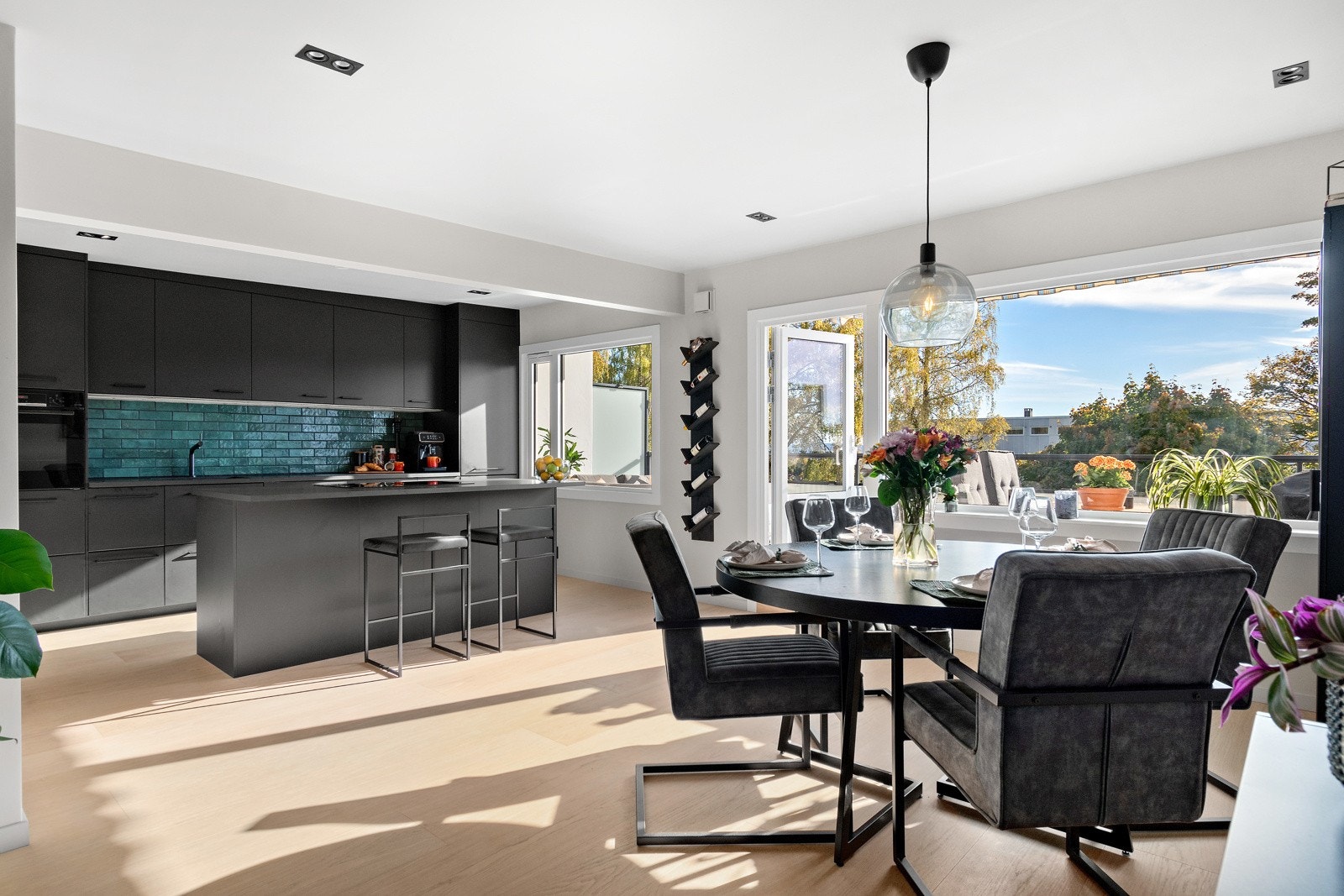 Velkommen til Durudveien 22C - En gjennomgående 4-roms med høy standard og lekre løsninger Galleribilde