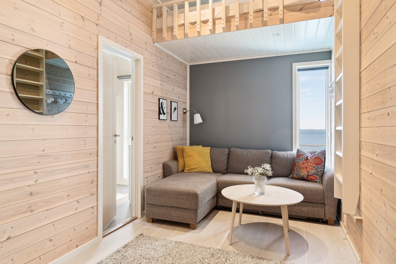 Stue/lounge og hems. Galleribilde