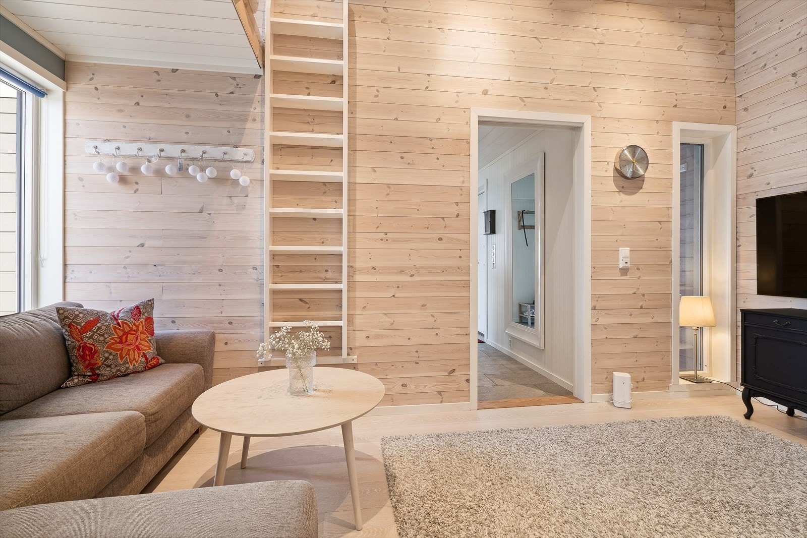 Stue nr. 2 med adkomst til nok en hemsseng. Galleribilde