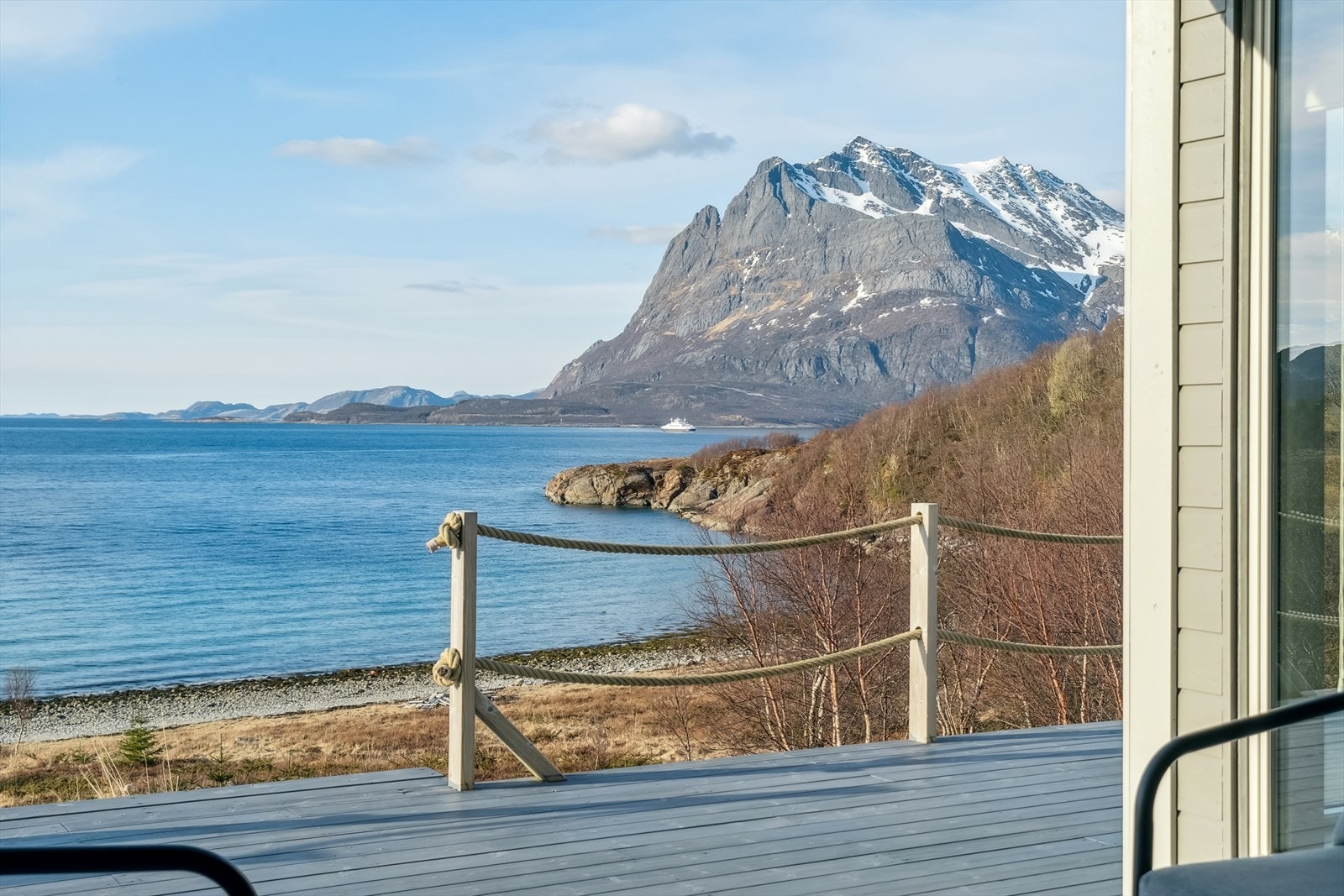 Utsikt og terrasse. Galleribilde