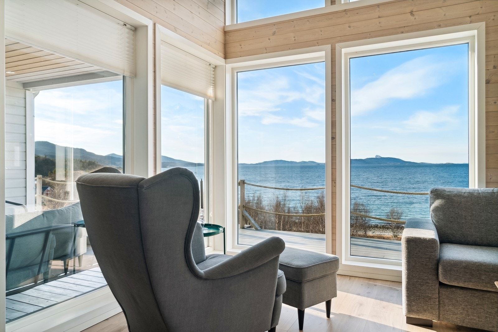 Utsikt og stue. Galleribilde