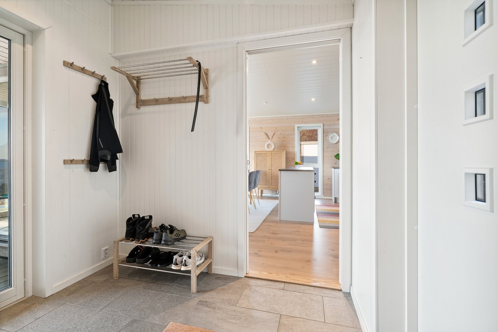 Fra entré mot kjøkken. Galleribilde