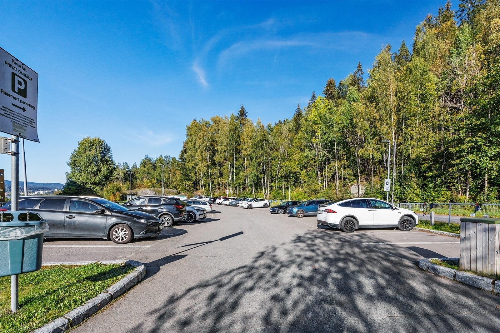 Parkeringsplasser ute kan også leies Galleribilde