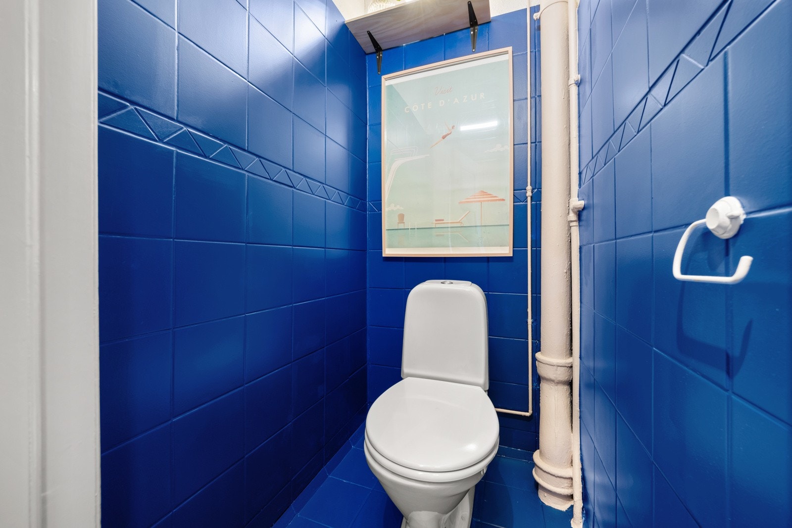 Praktisk separat toalettrom ved entreen Galleribilde