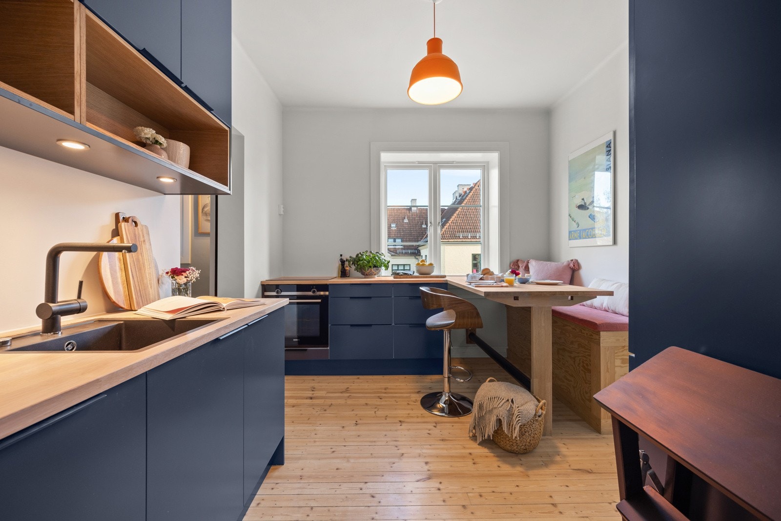 Meget god benk-og skapplass på kjøkkenet Galleribilde