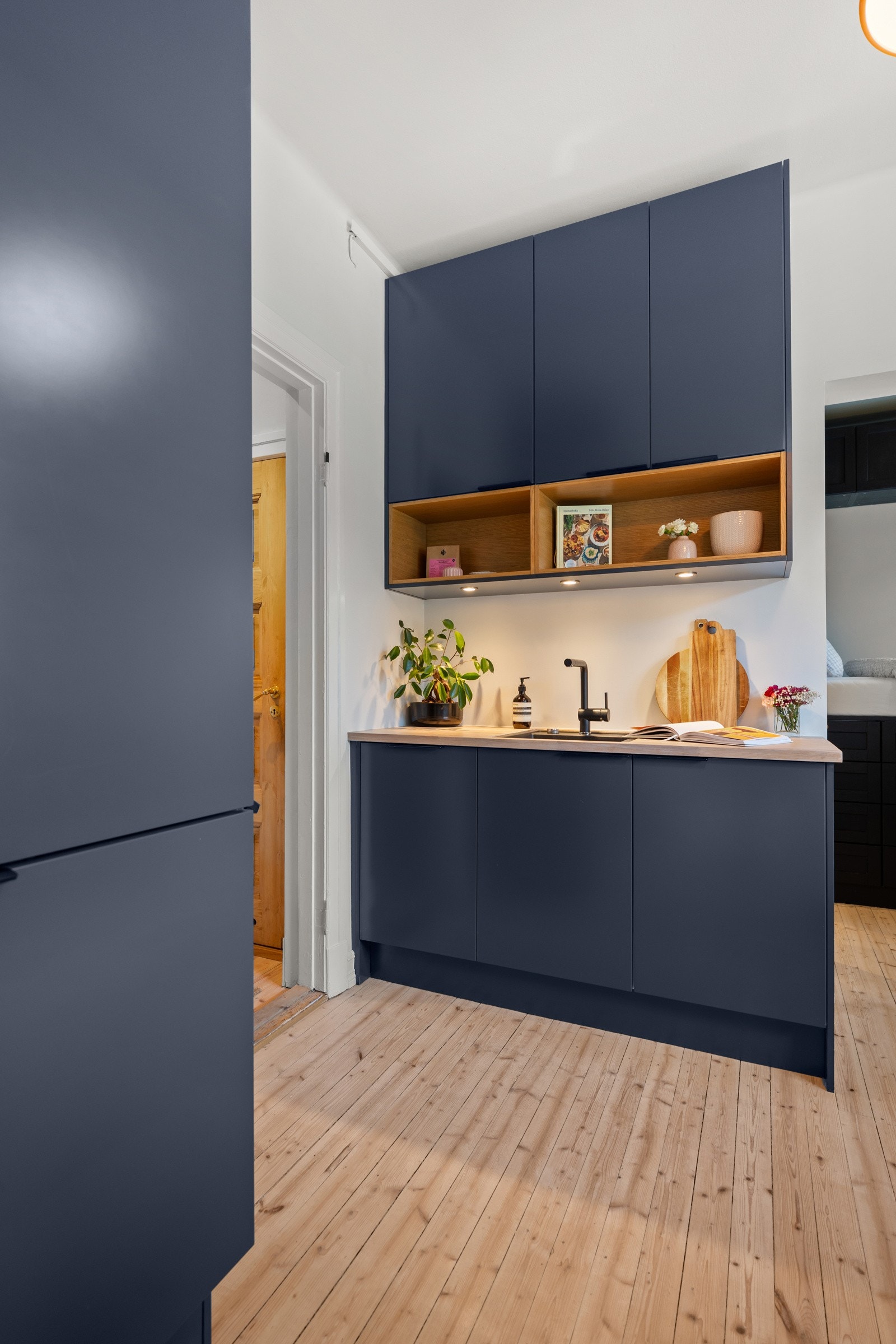 Integrerte hvitevarer på kjøkkenet Galleribilde