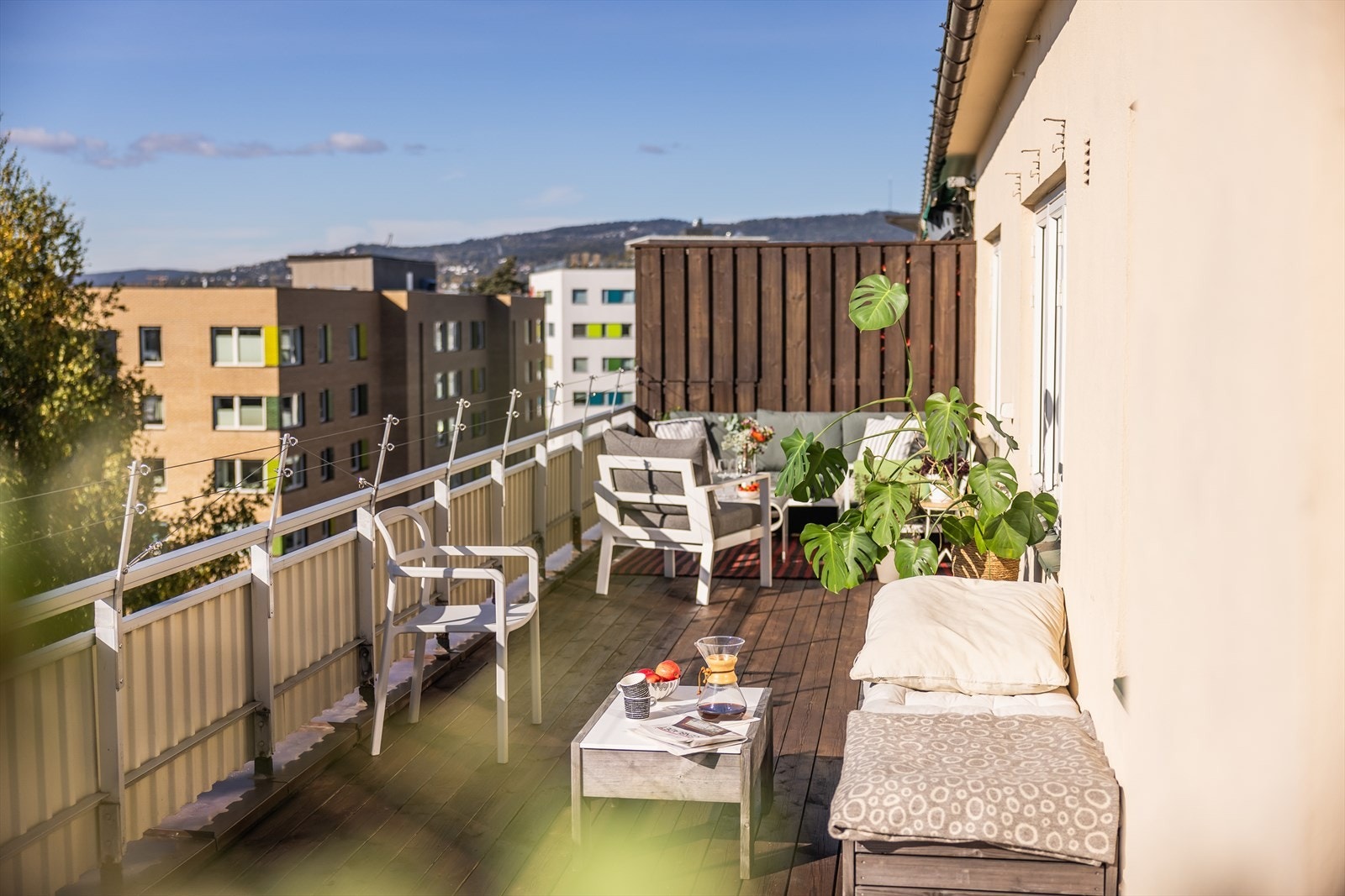 Her har du plass til flere sittegrupper, spiseavdelinger, m.m. Holmenkollen kan skimtes i bakgrunnen. Galleribilde