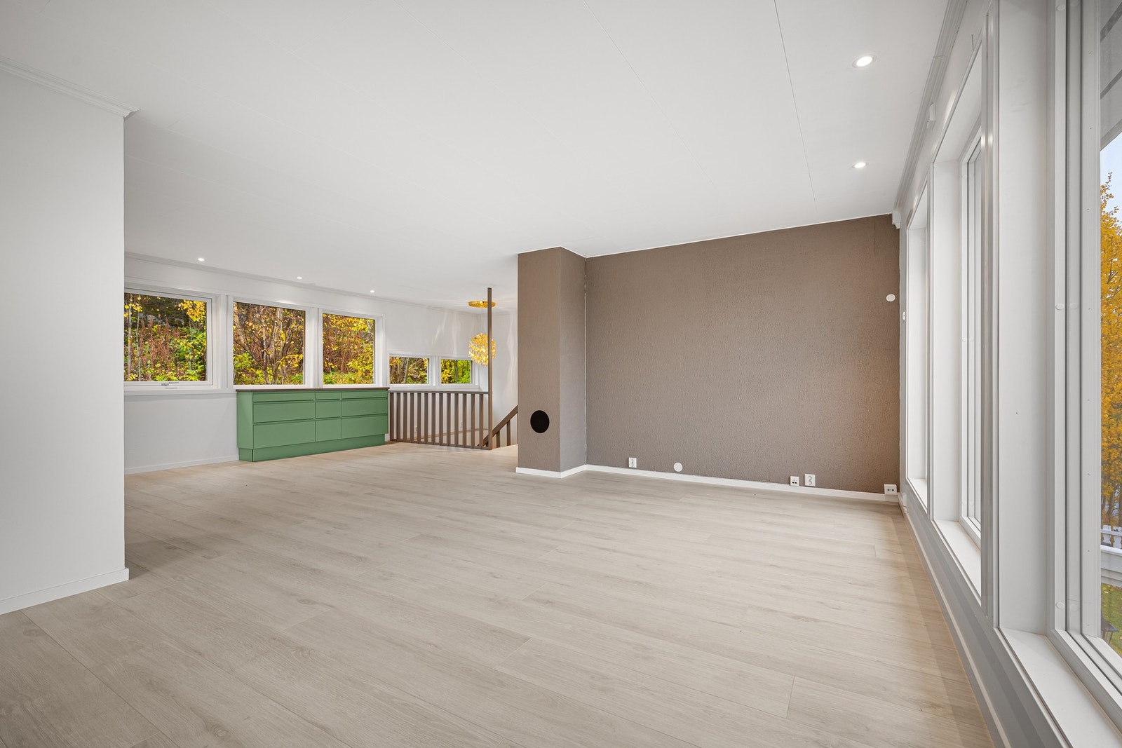 Nytt gulv i hovedetasjen med gulvvarme Galleribilde