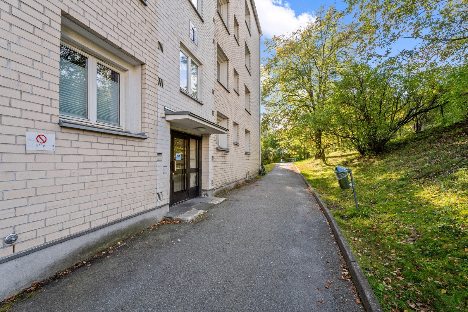 Velkommen til visning! Meld deg på via påmeldingsskjema, eller ta kontakt med megler. Galleribilde