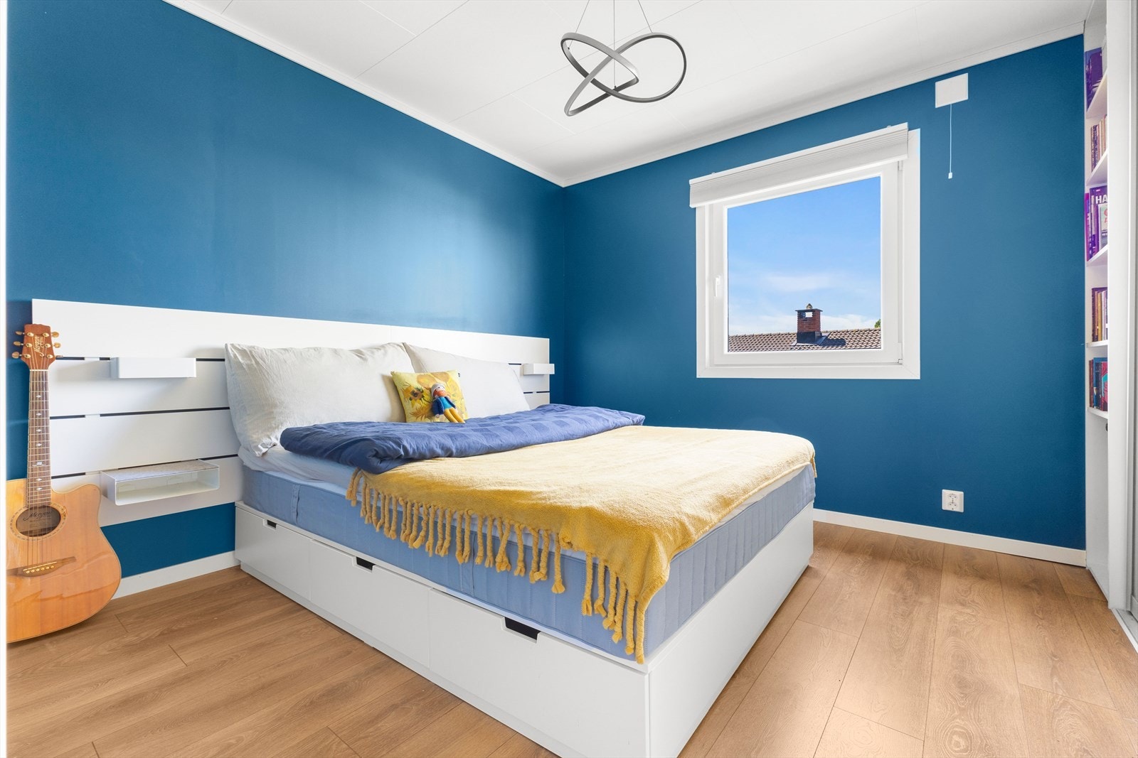 Hovedsoverommet har god plass til seng med tilhørende møblement. Galleribilde